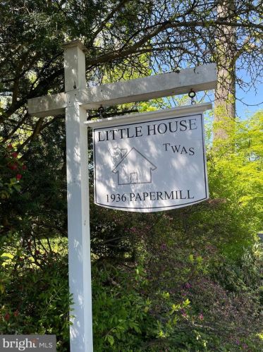 1936 Paper Mill Rd, Huntingdon Valley, PA 19006-5814
