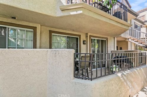 24111 Del Monte Dr, Santa Clarita CA  91355-3871 exterior