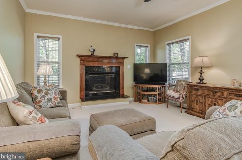 26 Colonel Miles Ct, Harpers Ferry WV  25425-3109 exterior