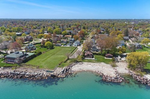 211 68th St, Kenosha, WI 53143-5129