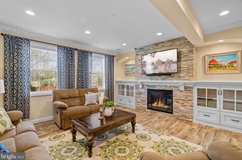 15340 Wits End Dr, Woodbridge VA  22193-5889 exterior