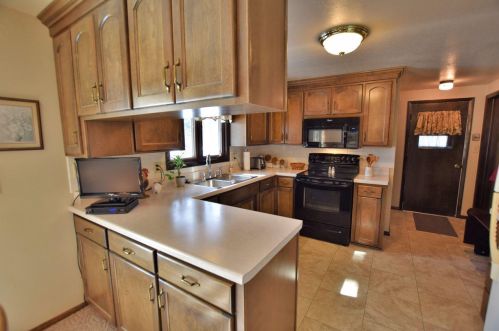 2405 Forestville Dr, Green Bay, WI 54304-1709