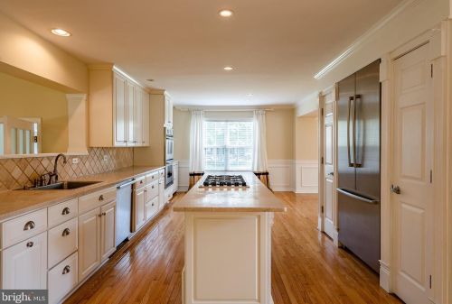 1042 Charter Oaks Dr, Lansdale PA exterior