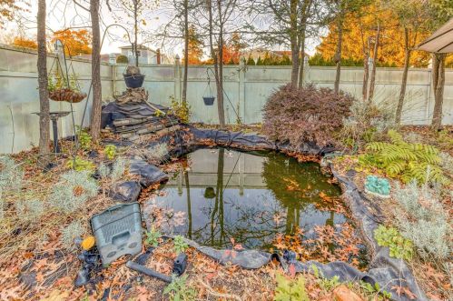 1 Greentree Cir, Westbury NY  11590-1510 exterior