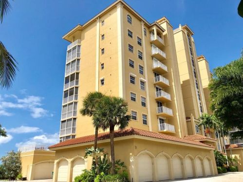 9577 Gulf Shore Dr, Naples FL  34108-4029 exterior