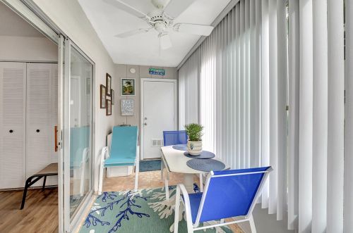 828 Flanders R, Delray Beach FL  33484-5335 exterior