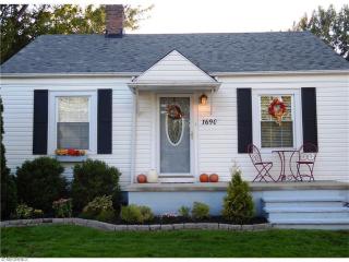 1690 Mapledale Rd, Willowick, OH 44092-1025