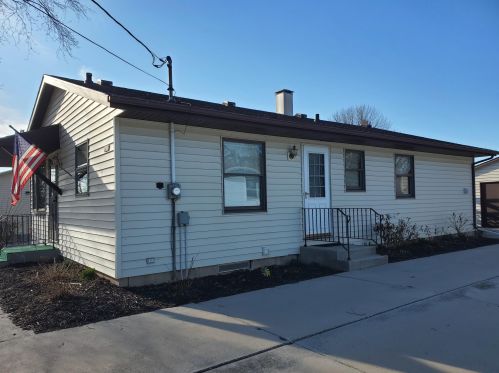 1130 Thomas St, Manitowoc, WI 54220-2249