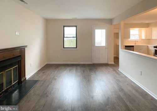 108 Robins Run, Swedesboro NJ  08085-1336 exterior