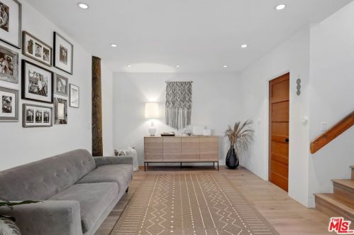 21629 Saddle Peak Rd, Topanga CA  90290-3415 exterior
