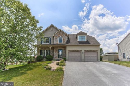 160 Austin Dr, Mount Wolf, PA 17347-9100