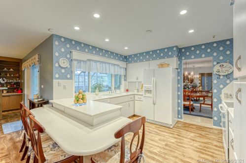 7440 Twin Sabal Dr, Hialeah FL  33014-2529 exterior