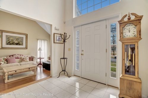 221 Lake Rd, Bricktown, NJ 08724-3453