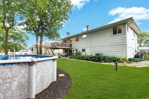 83 Otis Rd, Islip Terrace NY  11752-1907 exterior