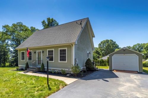 14 Mary Ave, Moosup, CT 06354-1407