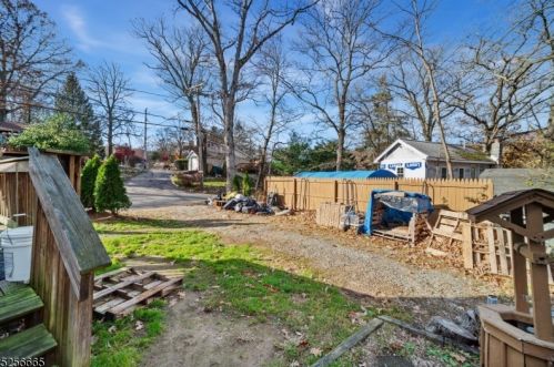 10 Poplar Grove Ter, West Milford NJ  07480-4006 exterior