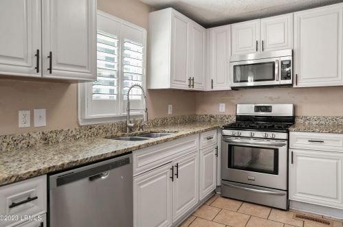 217 Burroughs Ave, Beaufort SC  29902-5307 exterior