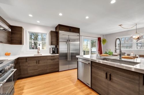 23 Bromleigh Way, Greystone Park NJ  07950-1624 exterior