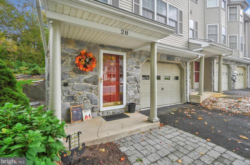 28 Deep Hollow Ln, Lancaster PA  17603-7418 exterior