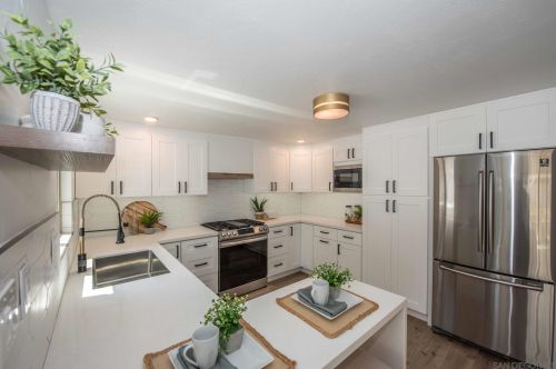 1704 Ebers St, San Diego CA  92107-3504 exterior