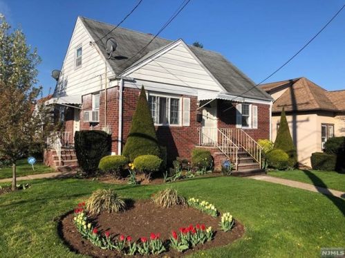 140 Passaic St, Maywood, NJ 07607-1236