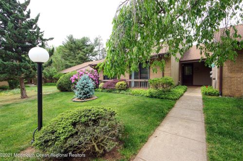41 Claremont Ct, Tinton Falls, NJ 07701-5418