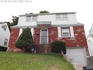 611 3rd St, Lyndhurst, NJ 07071-2811