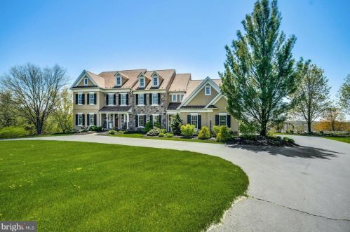 4020 Providence Ct, Schnecksville, PA 18078-3524