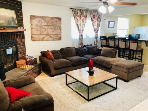 6937 Matilija Ave, Van Nuys, CA 91405-4158