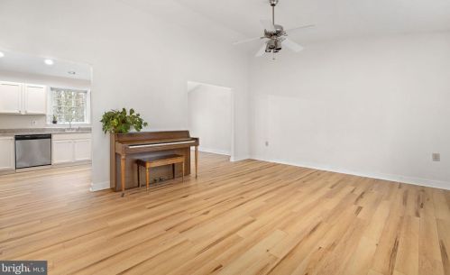 6812 Silverbrook Dr, Spotsylvania, VA 22553-1868