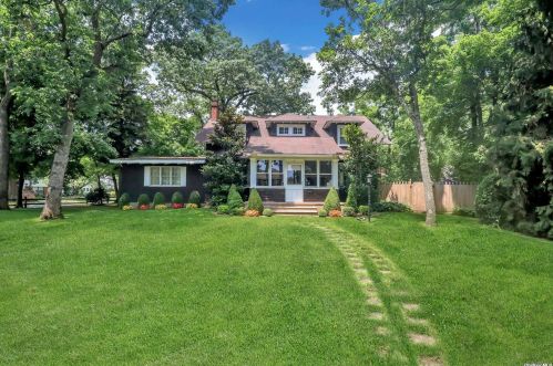 81 Carman Ave, East Rockaway, NY 11518-1138