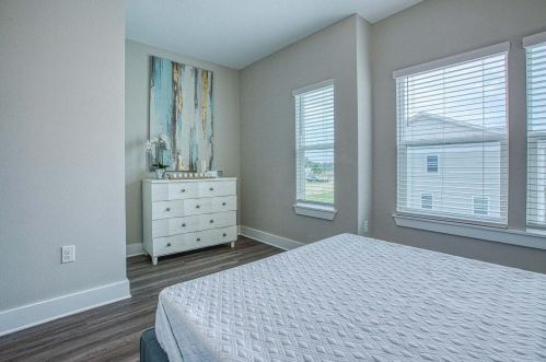 36 Date Palm Ln, Freeport, FL 32439