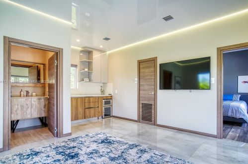 235 6th St, Dania Beach FL  33004-4147 exterior