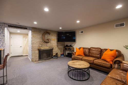 8605 Ravenswood Cir, Milwaukee WI 53226-4657 exterior