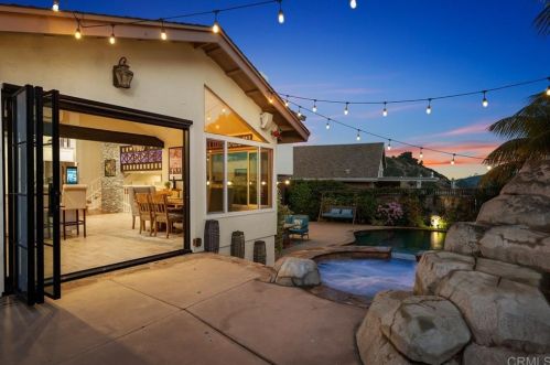 5394 Bloch St, San Diego CA 92122-4015 exterior