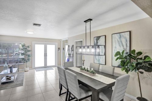 7215 15th Ave, Hialeah FL  33014-3805 exterior