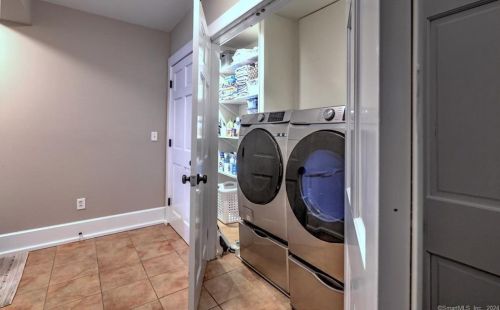 61 Seymour Ave, Derby CT  06418-1438 exterior