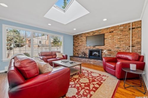 263 Lower Rocky Point Rd, Miller Place NY  11764-1650 exterior