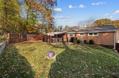 411 Pin Oak Dr, Glenshaw PA  15116-1123 exterior