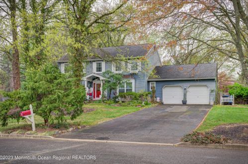 10 Courtney Way, Tinton Falls, NJ 07701-5558