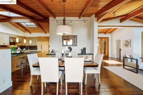 25566 Fernhill Dr, Los Altos CA  94024-6302 exterior