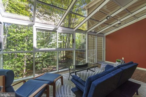 11410 Hollow Timber Ct, Herndon VA  20194-1980 exterior