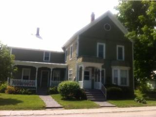 90 Troy St, Richford, VT 05476-1028
