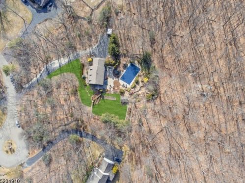 19 Marisa Ct, West Milford NJ  07480-3000 exterior