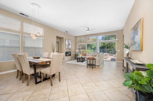 2386 Fallbrook Pl, Escondido, CA 92027-6738