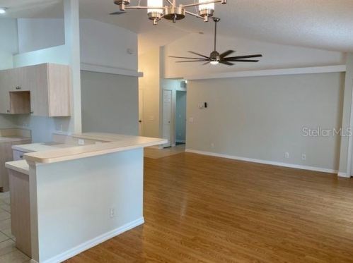 7021 53rd Ave, Saint Petersburg, FL 33709-2817
