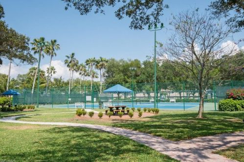 6650 Ilex Cir, Naples FL  34109-6841 exterior