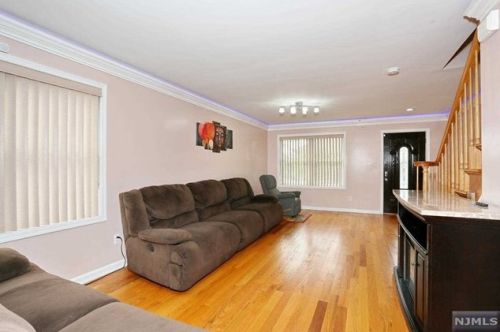 93 Martha Ave, Elmwood Park, NJ 07407-1013