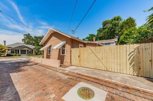 862 12th Ave, Saint Petersburg FL  33701-1034 exterior