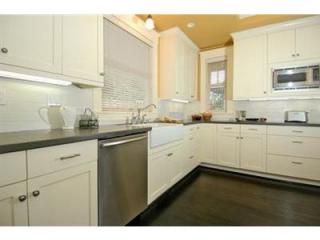 1702 30th Ave, Seattle WA  98122-3218 exterior